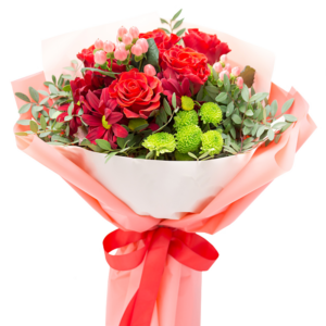 Bukiet Kwiatów Mieszanych W Kolorystyce Czerwonej (Róże, Margaretka, Santini, Hipericum, Pistacja) Na Zdjęciu Przedstawiono Bukiet Mały