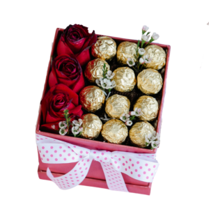 flowerbox z czerwonymi różami i czekoladkami ferrero rocher